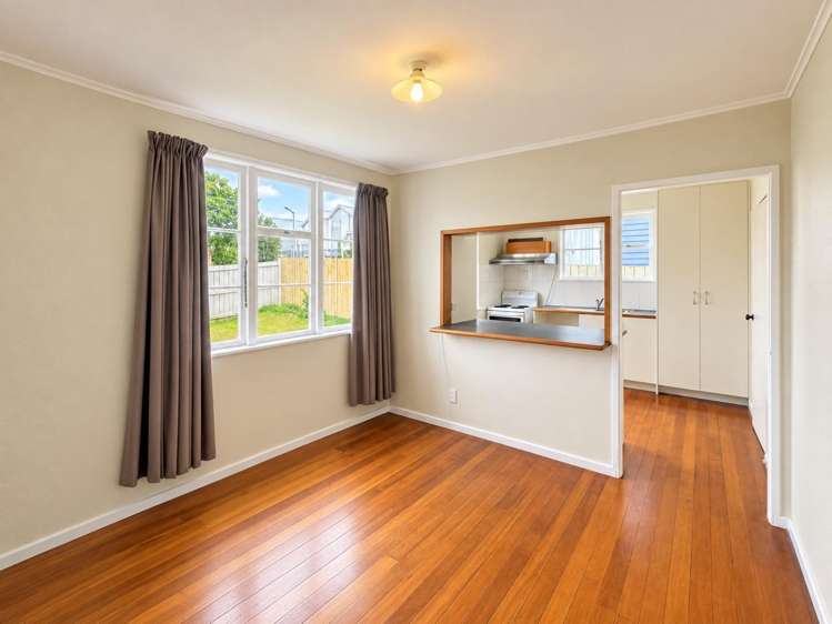 52 Freeland Ave Mount Roskill_4
