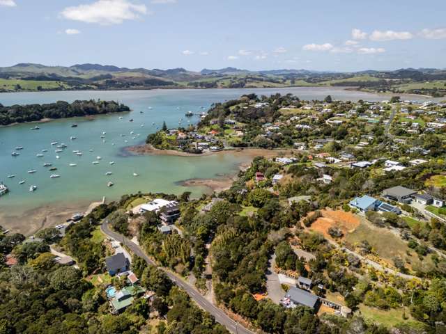 Tranquility With Stunning Mill Bay Views