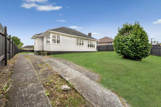 18 Crown Crescent Otara_1