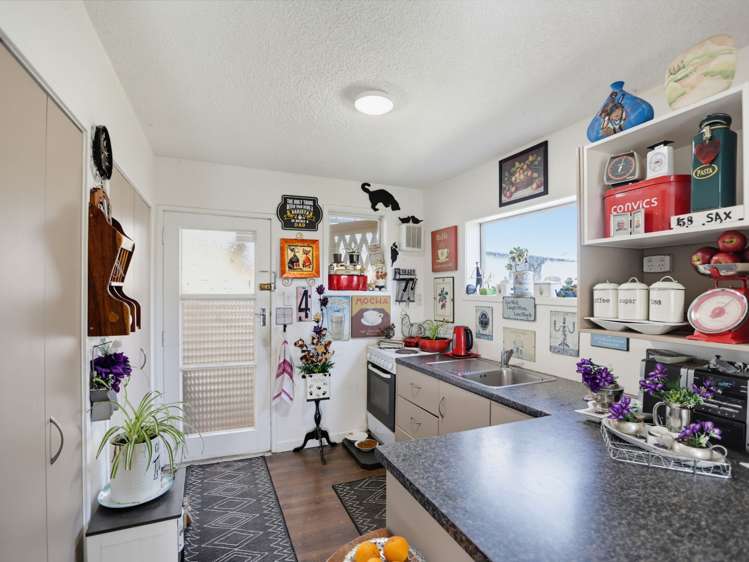 15b Saxbys Road Glenview_4