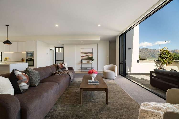 1/14 Vancouver Drive Queenstown Hill_5