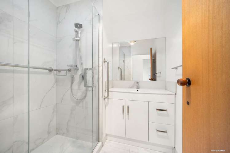 2/4142A Great North Road Glendene_7