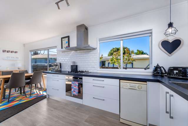 2/24 Bedford Street Te Atatu South_2