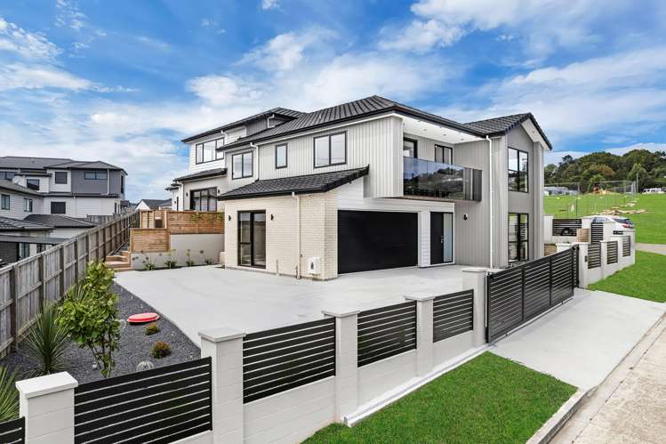 17 Ballyalton Crescent Flat Bush_43