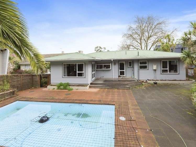 654 River Road Chartwell_1