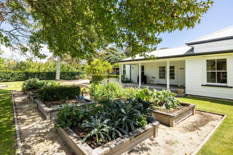 29 Gordon Road Te Awanga_32