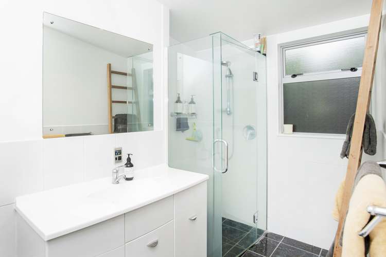 3 Joanne Street Lytton West_9