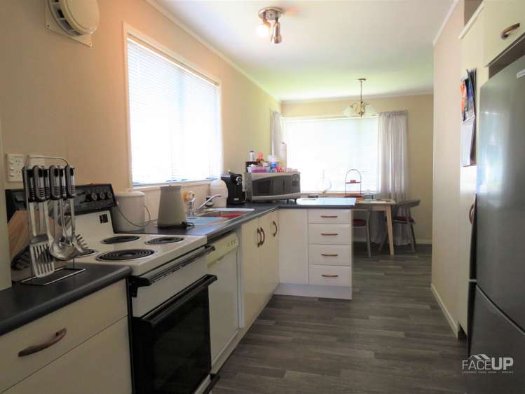 8 Miltonia Avenue Te Atatu South_3