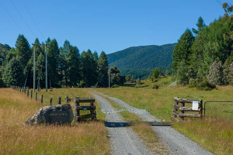 990 Howard Valley Road_0