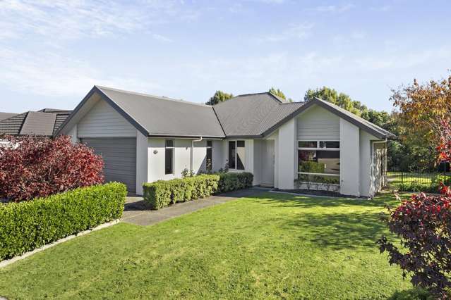 Extensive Family Living close to Schools