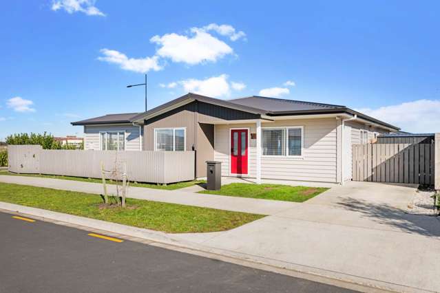 Parkside Location – Modern Family Living Awaits
