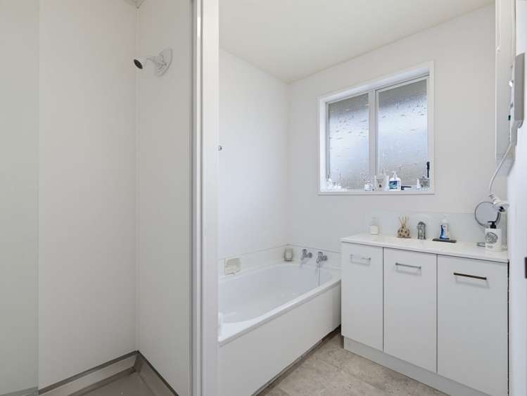 1/5a Purakanui Place Northwood_16