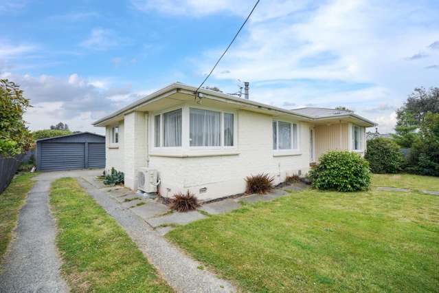 First Home with Potential in Kingswell!