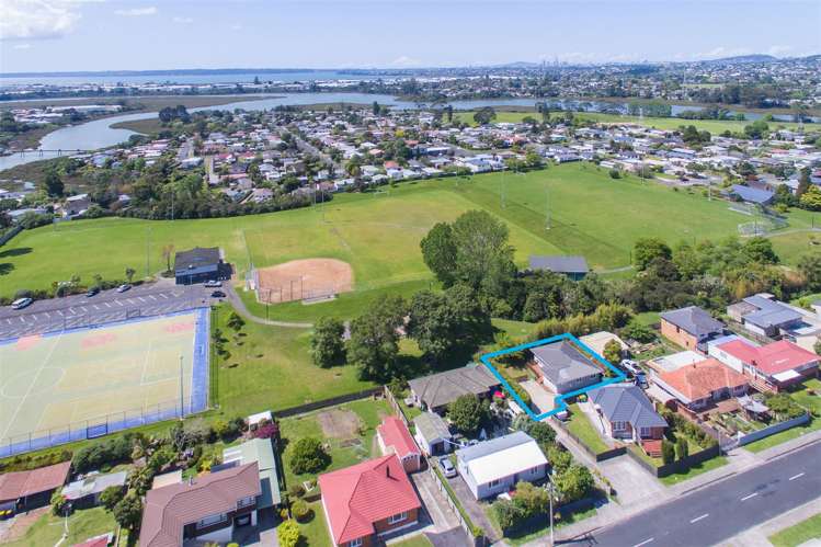 2/9 Nile Road Kelston_22