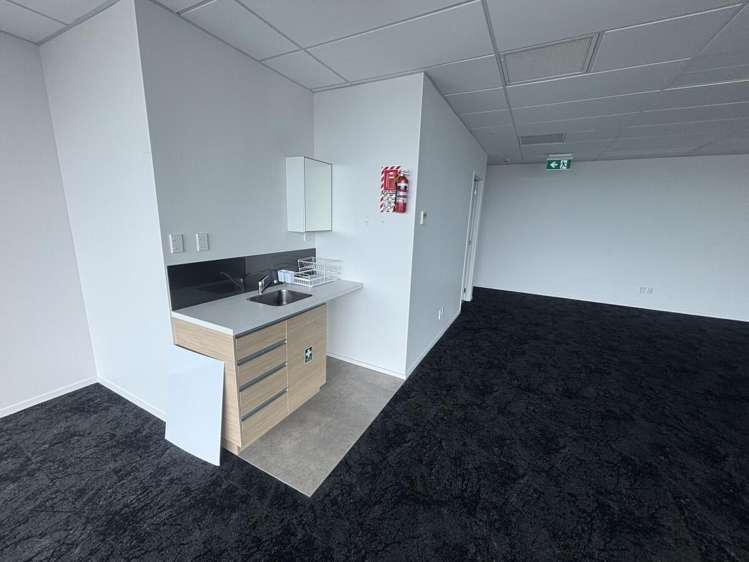 2/5 Northside Drive Westgate_3