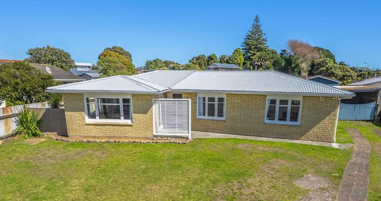 4 Colenso Place Otaki Beach_1