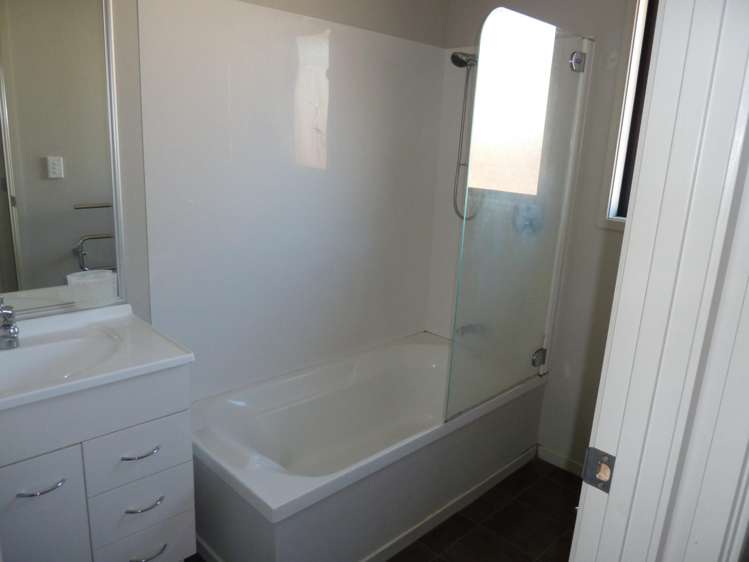 2/57 Redcrest Avenue Red Hill_4