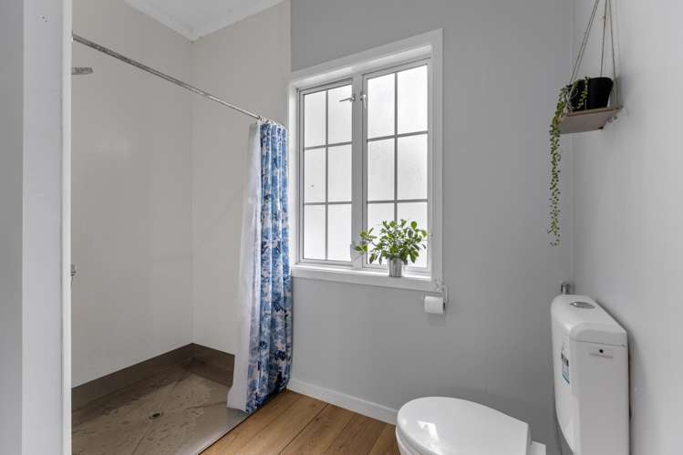 1835 Egmont Road Kaimiro_13