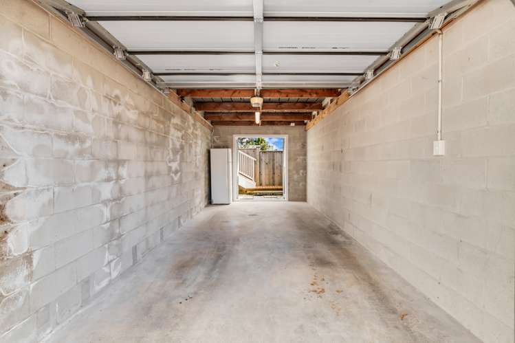 11 Lynch Street Point Chevalier_28