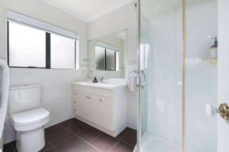 22 Flora Place Wattle Downs_13