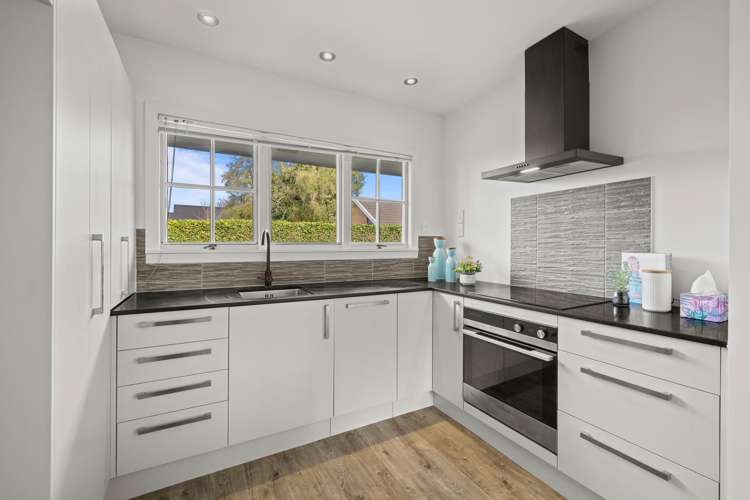 2/75 Garreg Road_1