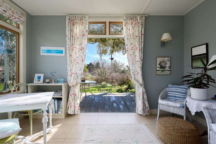 364 The Coastal Highway Redwood Valley_23