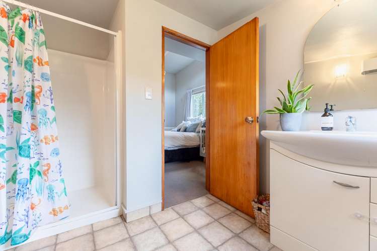6 Menin Road Raumati South_11
