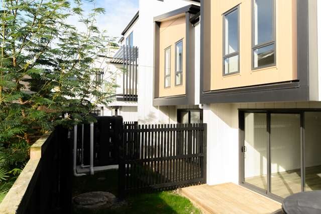 8/11 Scanlen Terrace Kelston_1