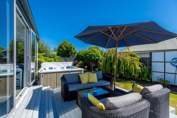 8 Neale Avenue Stoke_19