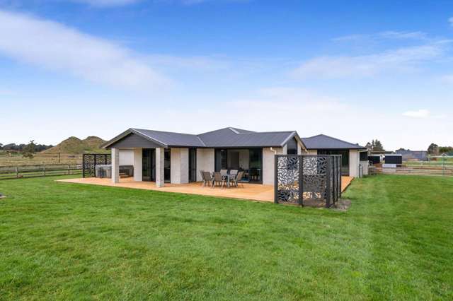Modern comfort, rural outlook, lifestyle ready