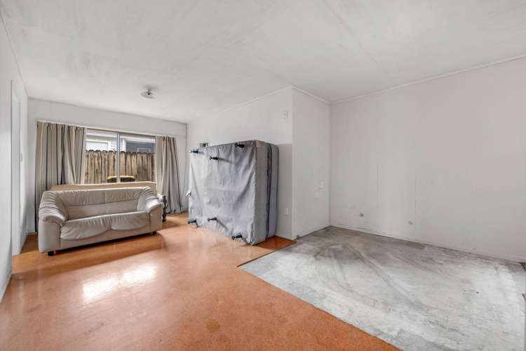 2/3 The Esplanade Eastern Beach_13