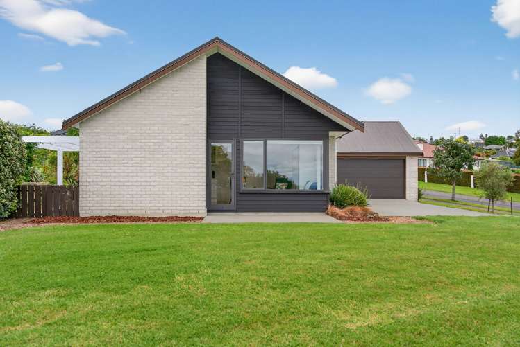 2 Lawrence Carter Drive Bombay_18