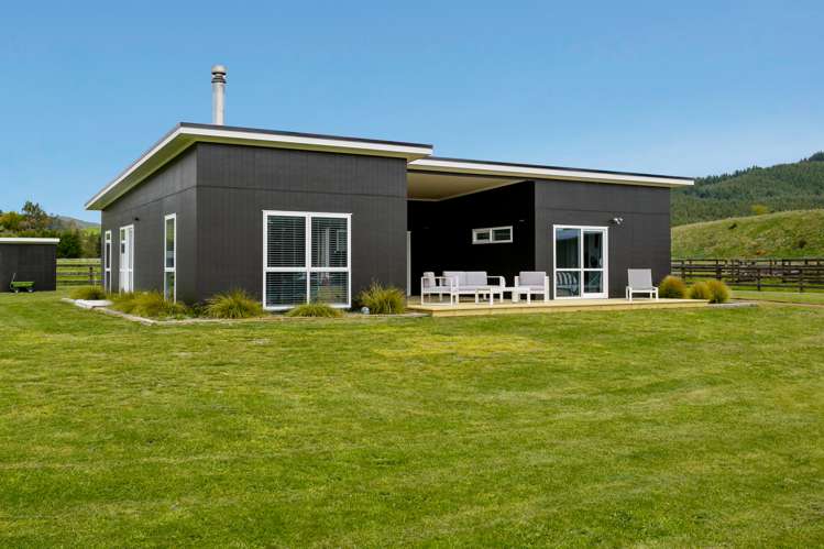 341 White Road Broadlands_1