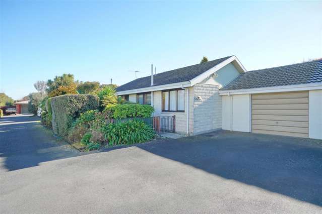 Tidy, Private & Ready to Move In – 2 Bedroom Gem!