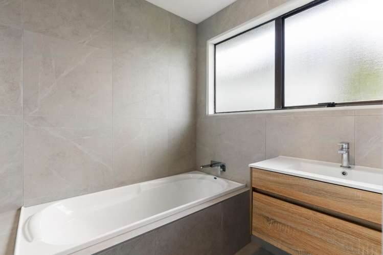 21 Fitzherbert Avenue West Harbour_8