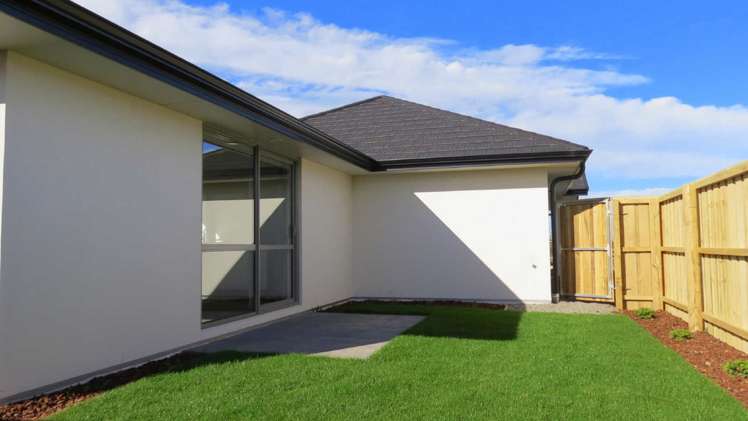 39 Farnborough Way Rolleston_1