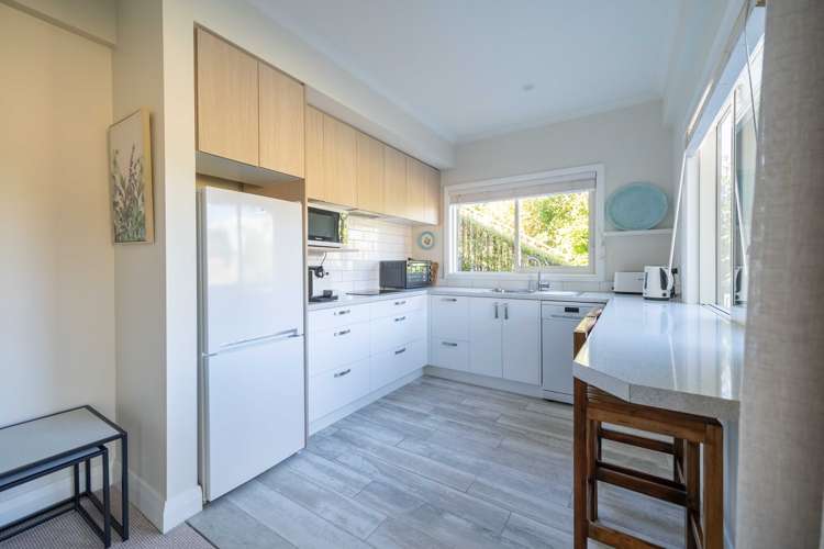 7 Banff Way Toi Toi_16