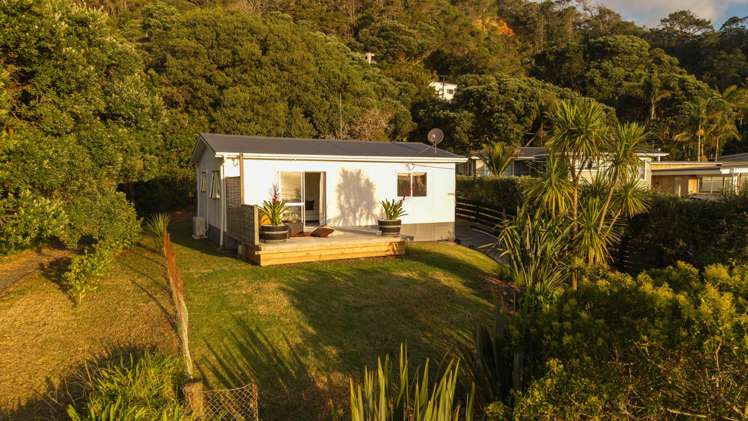 14 Domain Crescent Muriwai_19