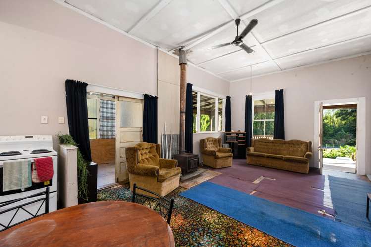 27 Tongaporutu Road Ohura_11