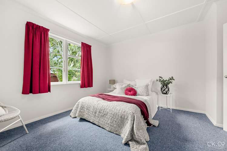 32 Hall Crescent Epuni_11