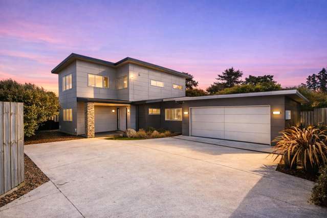 Golfside Luxury with Spa, & Entertainer’s Flow