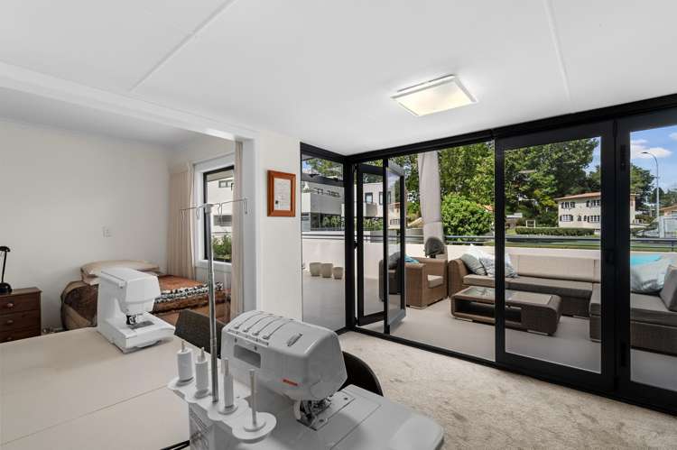 1/2 Sixth Avenue Avenues_23