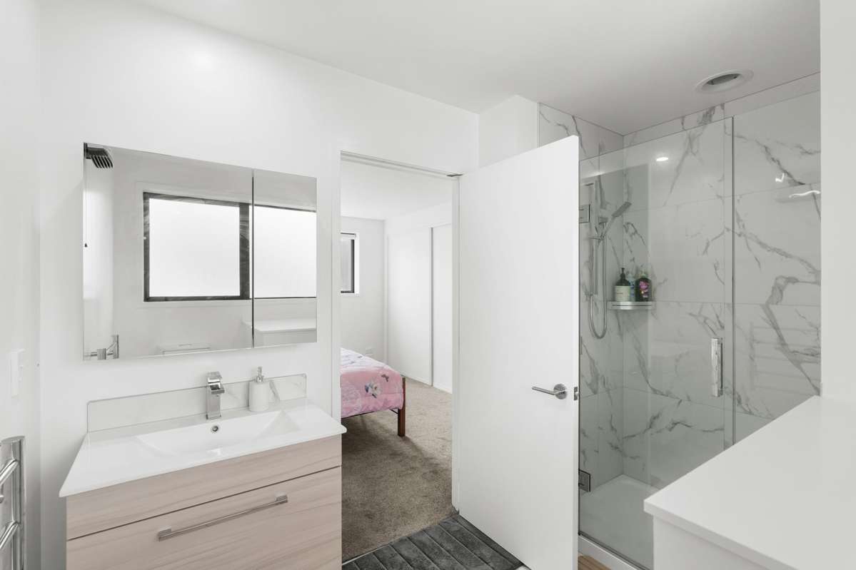 2/35 Chester Street West_2