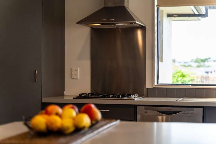 97 Farnborough Drive Grandview Heights_9