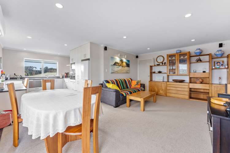 27/8 Village Place Tuakau_6