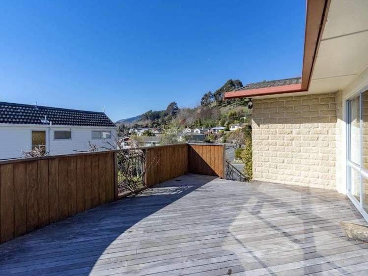 44 Churchill Avenue Richmond_17