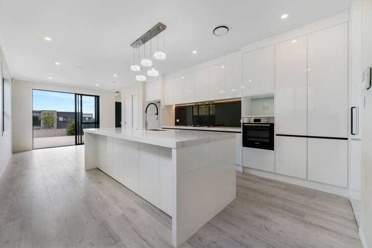 7 Bremner Ridge Street Flat Bush_9