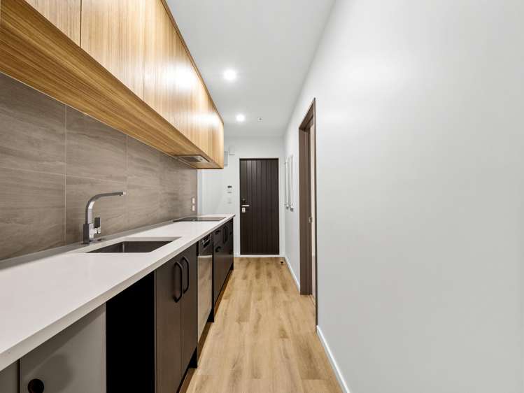 2/15 Bunyan Street Waltham_3