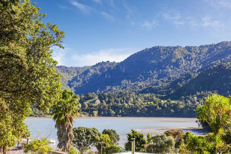 39 Foster Avenue Huia_4