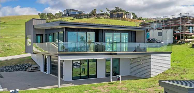 2 Blue Moon Rise Langs Beach_19